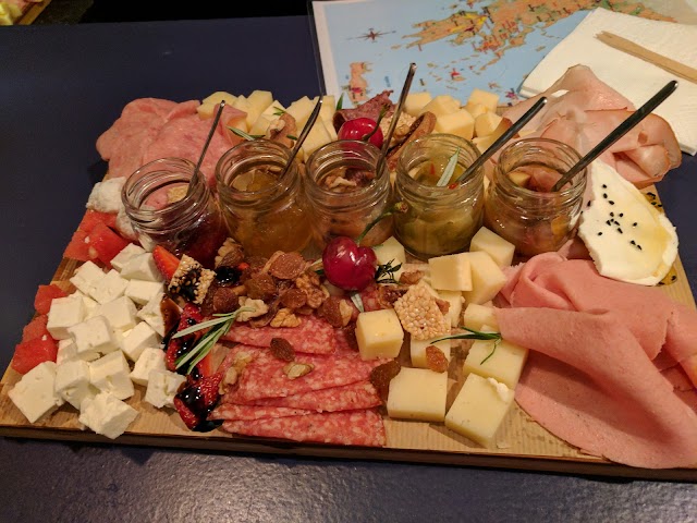 Cinque Wine & Deli Bar