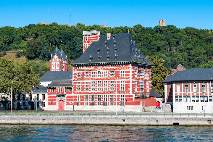 Le Grand Curtius Museum by null