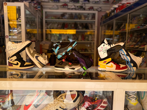 Nike and Jordan Tlapa - Thumbnail