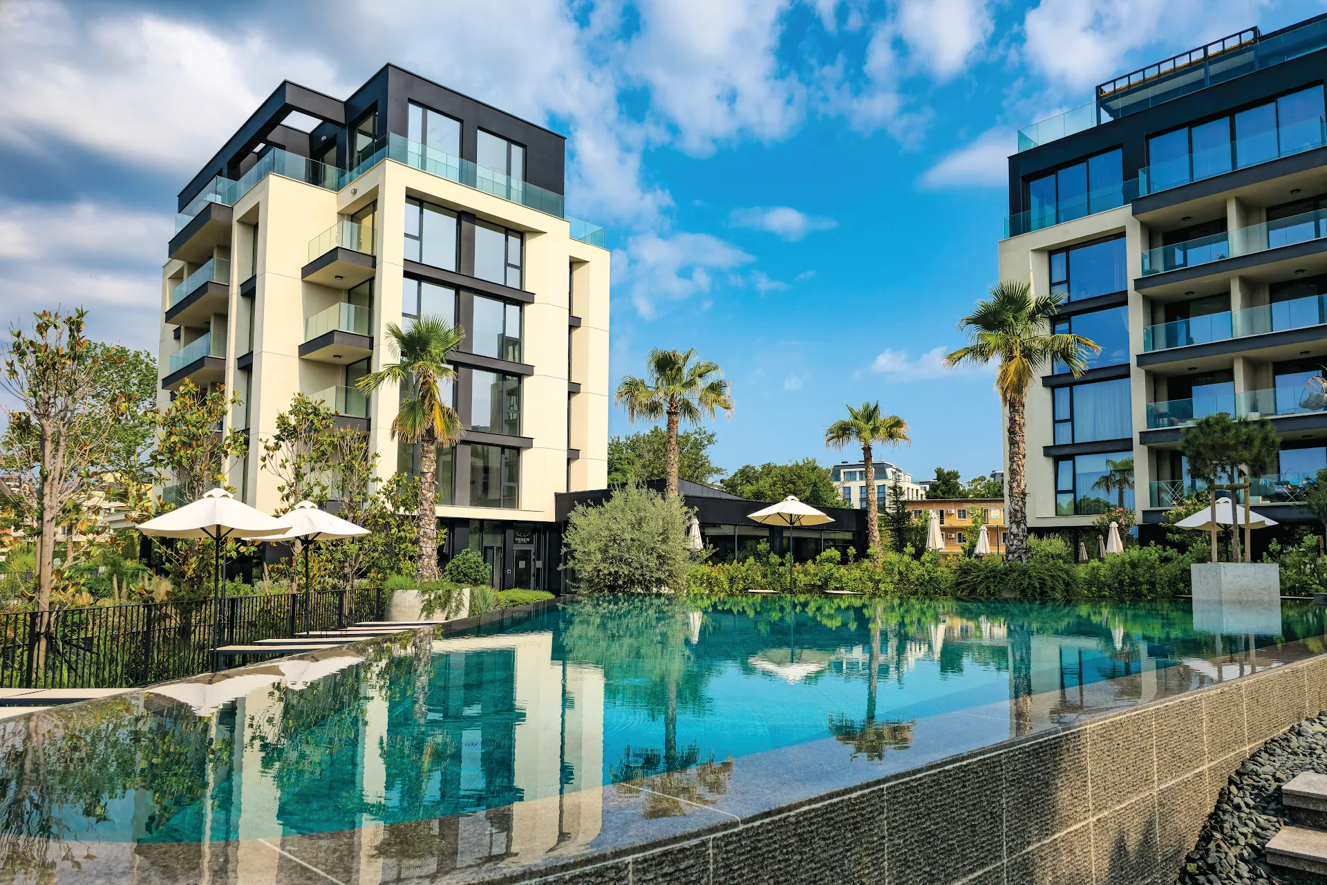 Azur Deluxe Resort