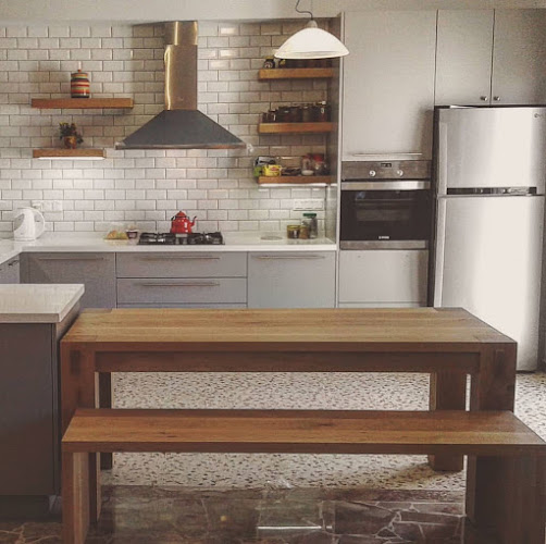 έπιπλο ΞΥΛΟΣΤΆΤΗΣ - Ηράκλειο