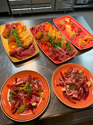 Photo n°2 de Restaurant La Cravache Les Paris Mutuels Urbains à Cagnes-sur-Mer (Industrie cosmétique)