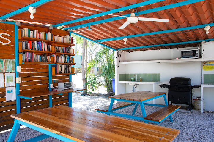 Hotel Diversion Tropical by null