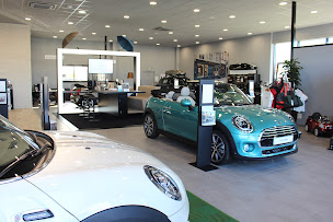 Photo n°4 de MINI Store Poitiers - Groupe Autosphere à Poitiers (Vendeur de voitures d'occasion)