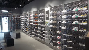 Photo n°1 de S2 Sneakers Specialist Montmorot à Montmorot (Magasin d'articles de sports)