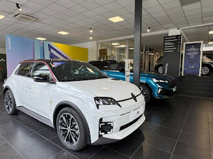 Photo n°3 de Renault Auch - edenauto à Auch (Borne de recharge de véhicules électriques)