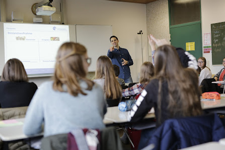 Deutschland im Plus - die Stiftung für private Überschuldungsprävention Beuthener Str. 25, 90471 Nürnberg