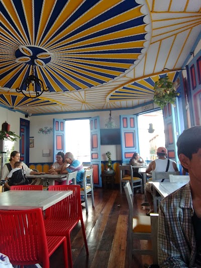 Photos of Jahn Sal&oacute;n T&eacute;