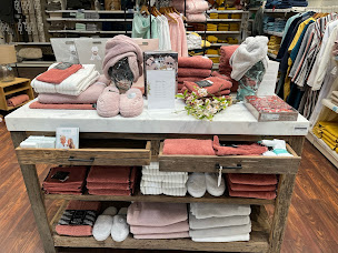 Photo n°25 de Bazar Avenue Le Mans à La Chapelle-Saint-Aubin (Boutique d'articles de mariage)