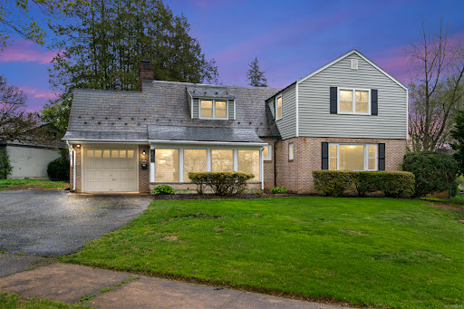 The Lisa Wright Team, Berkshire Hathaway HomeServices Fox & Roach, REALTORS - Thumbnail