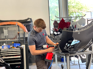 Photo n°11 de La Garagerie 91 à Villebon-sur-Yvette (Atelier de carrosserie automobile)