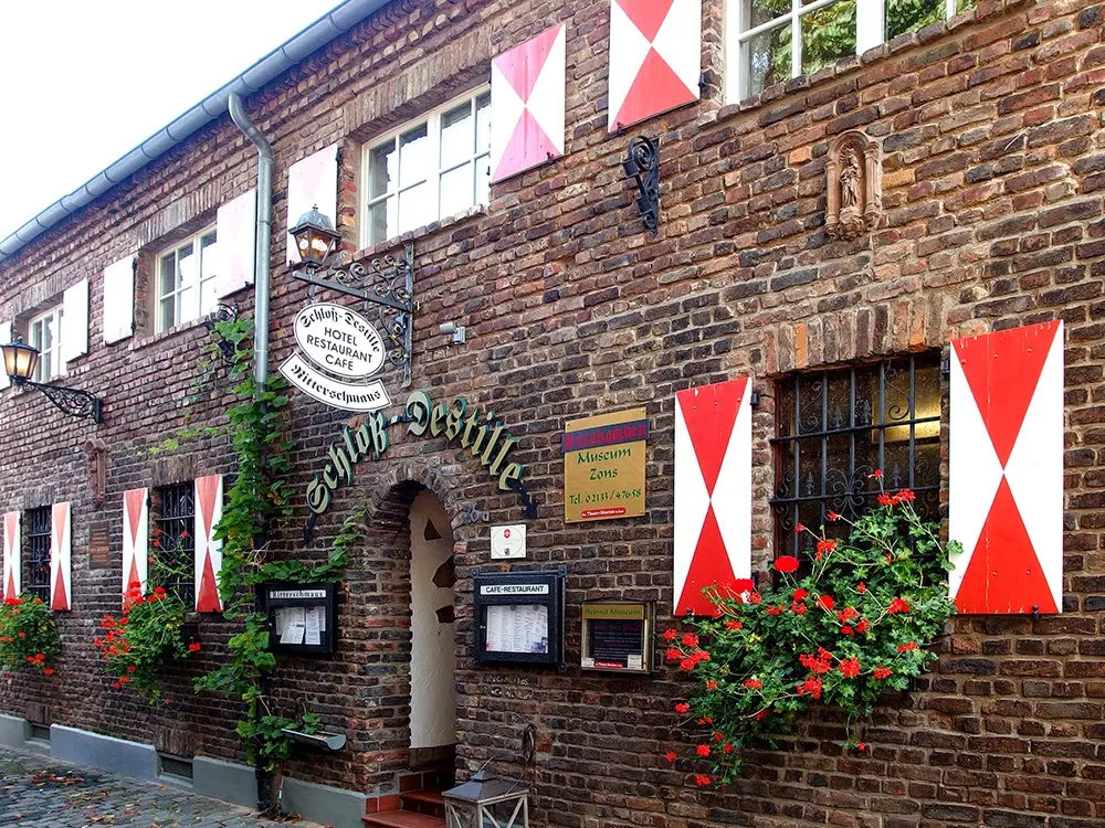 Schlossdestille · Hotel · Zons, Alemania