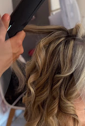 Photo n°4 de « Coiffure & Soins Bien-Être à Domicile avec Marlène Courby » à Francheville (Salon de coiffure)