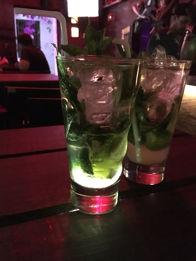 Black Parrot Bar & Grill