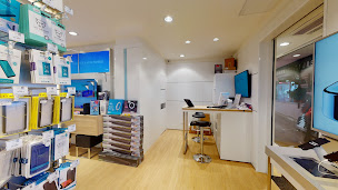 Photo n°17 de Boutique SFR Saint Germain en Laye à Saint-Germain-en-Laye (Opérateur téléphonique)