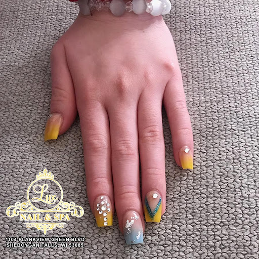 Lux Nail and Spa