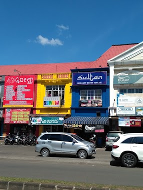 Laundry Berwarna BSD, Author: Yogi Herlambang