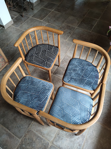 Les Chaises de Tata - Thumbnail