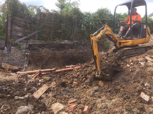 Comments and reviews of A&J TOPSOIL SUPPLIERS & MAN & DIGGER HIRE