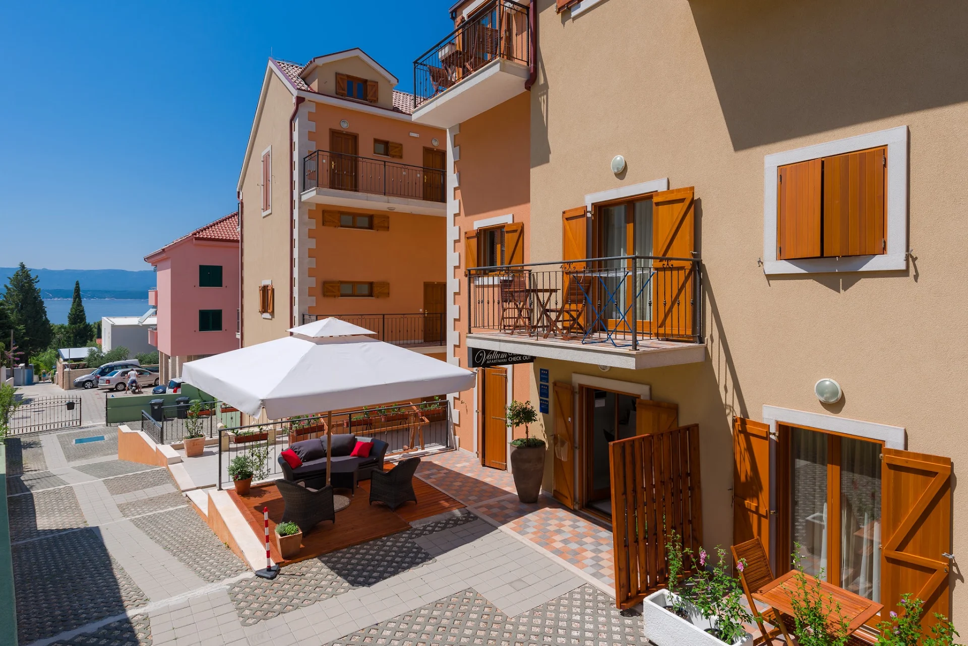 Vallum Apartments
