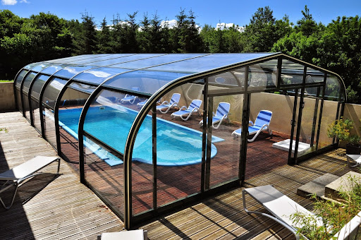 Photo de Gîtes de Lopéau; piscine couverte et spa en extérieur, Finistère, Bretagne à Plomodiern (29550)