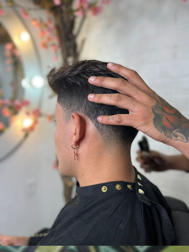 BOMBER BARBER SCHOOL