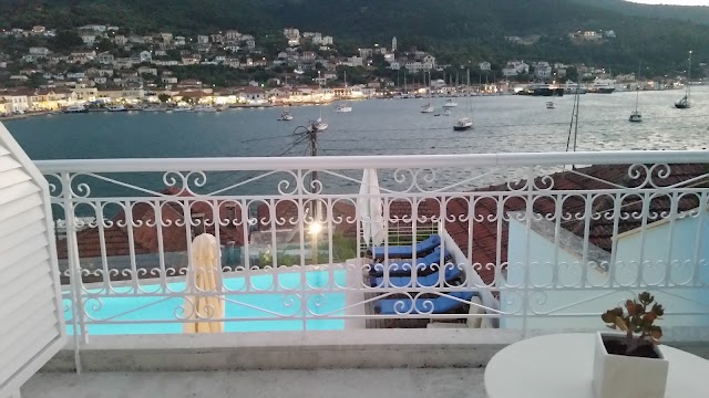 Perantzada... 1811 Art Hotel