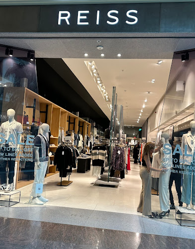https://www.reiss.com/storelocator/reisstraffordpark/4204?utm_source=gmb&utm_medium=organic_search&utm_campaign=local_seo