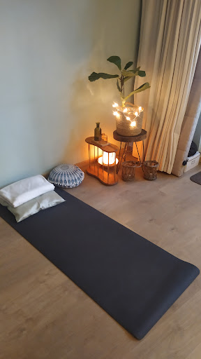 Sacred Heart Yogales massage & healing Leiden Merenwijk - Thumbnail
