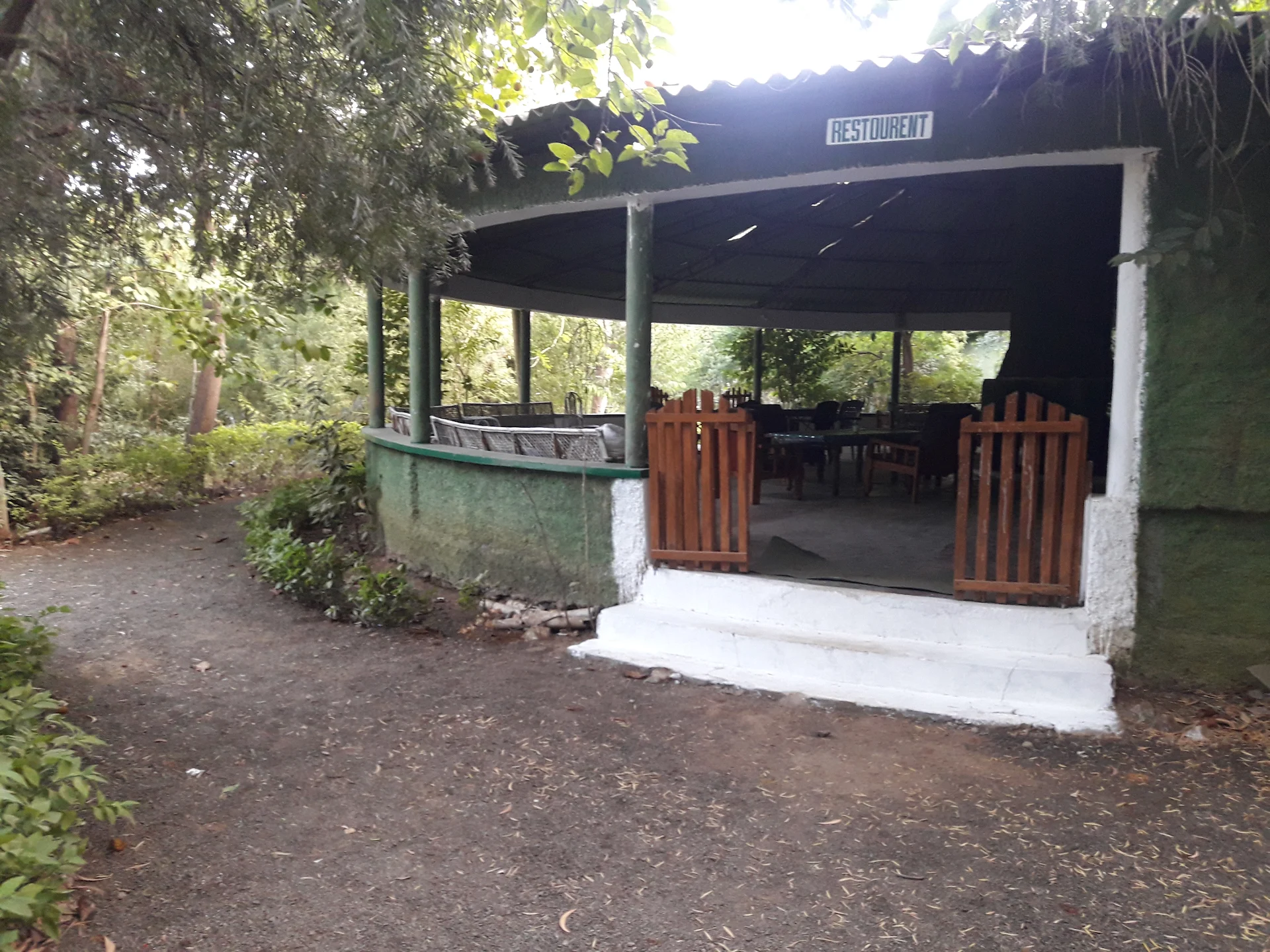 Hotel Whispering Grass Resort