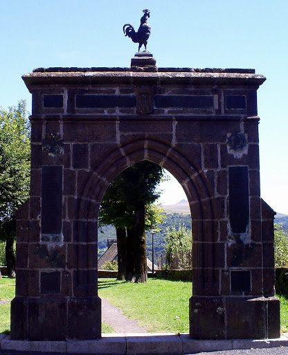 Photo de Ehpad Les Champs Fleuris à Champs-sur-Tarentaine (15270)