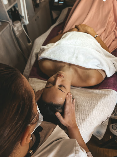 Eleni Karvela - Skin Wellness & Art in Make Up