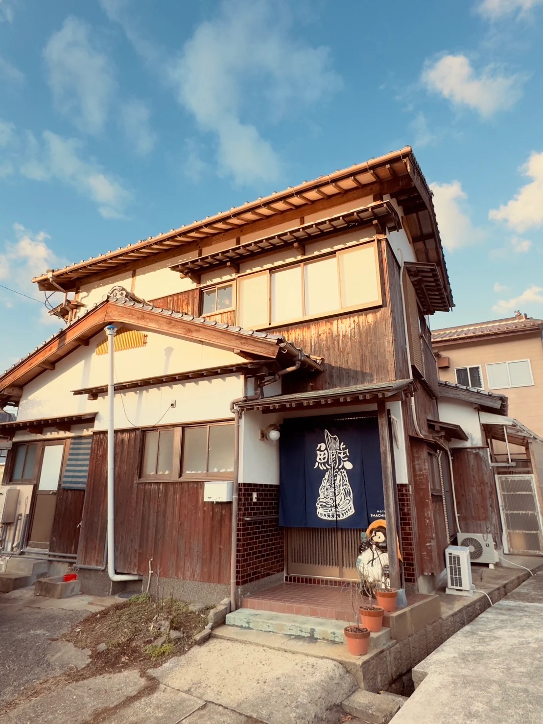 SHACHIHOKO (しゃちほこ)