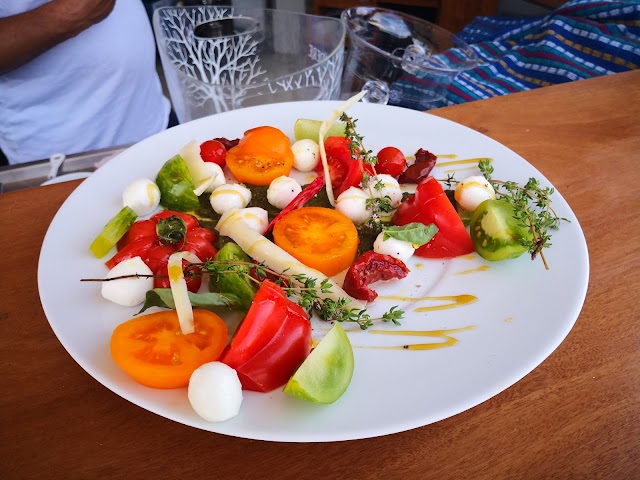 Restaurant White pearl