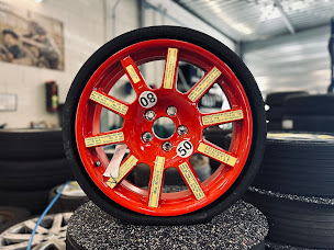 Photo n°30 de MONDE AUTO à Rambouillet (Magasin de pneus)