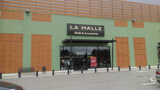 La Halle Voiron Za Des Blanchisseries - Thumbnail