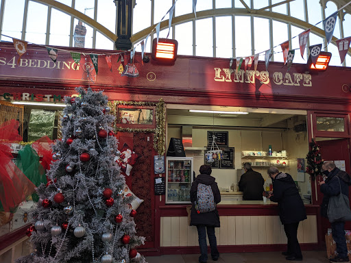 Lynn's Café - Visual