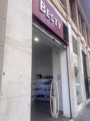 Besty - Visual