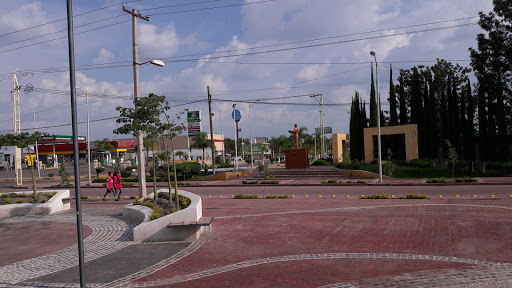 Monumento A Hermenegildo Bustos, Entrada De La Ciiudad . - Thumbnail