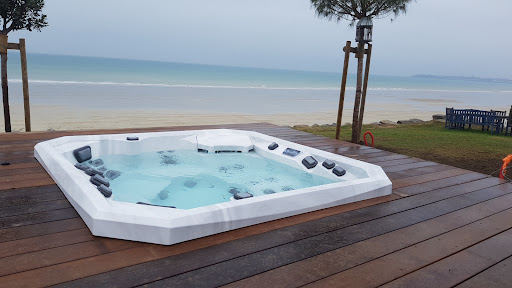 Photo de Societe Kopec Piscine desjoyaux Saint brieuc jacuzzi