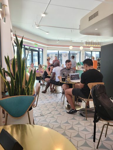 Plaza Tower & Courtyard Shops - Thumbnail