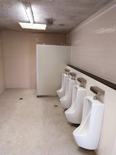 中央公園公衆トイレ