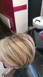 Photo n°11 de Salon Zen Color Ladeuille Dominique à Viesly (Salon de coiffure)