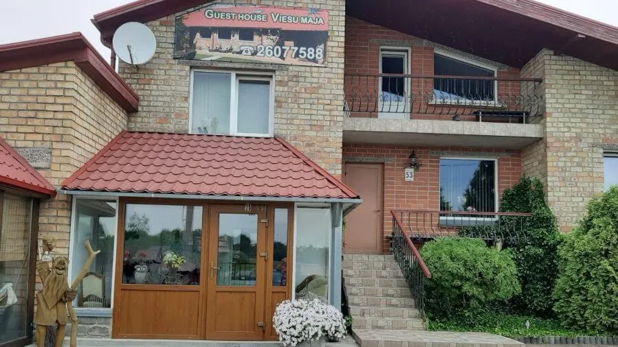 Uaneta, Viesu nams