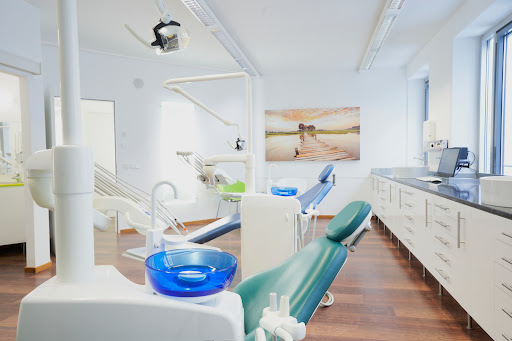 ISARDENT® | Kieferorthopädie München & Invisalign, Kinderzahnmedizin & Zahnästhetik, Kieferchirurgie & Gesichtsästhetik Gallery - Germany