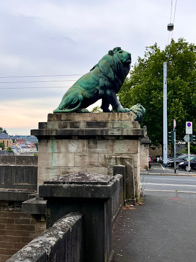 Löwenstatuen - Visual