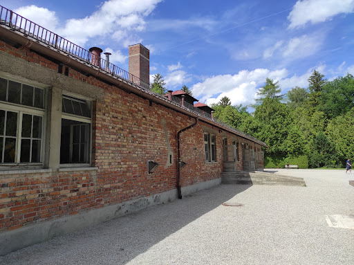 Dachau - Visual
