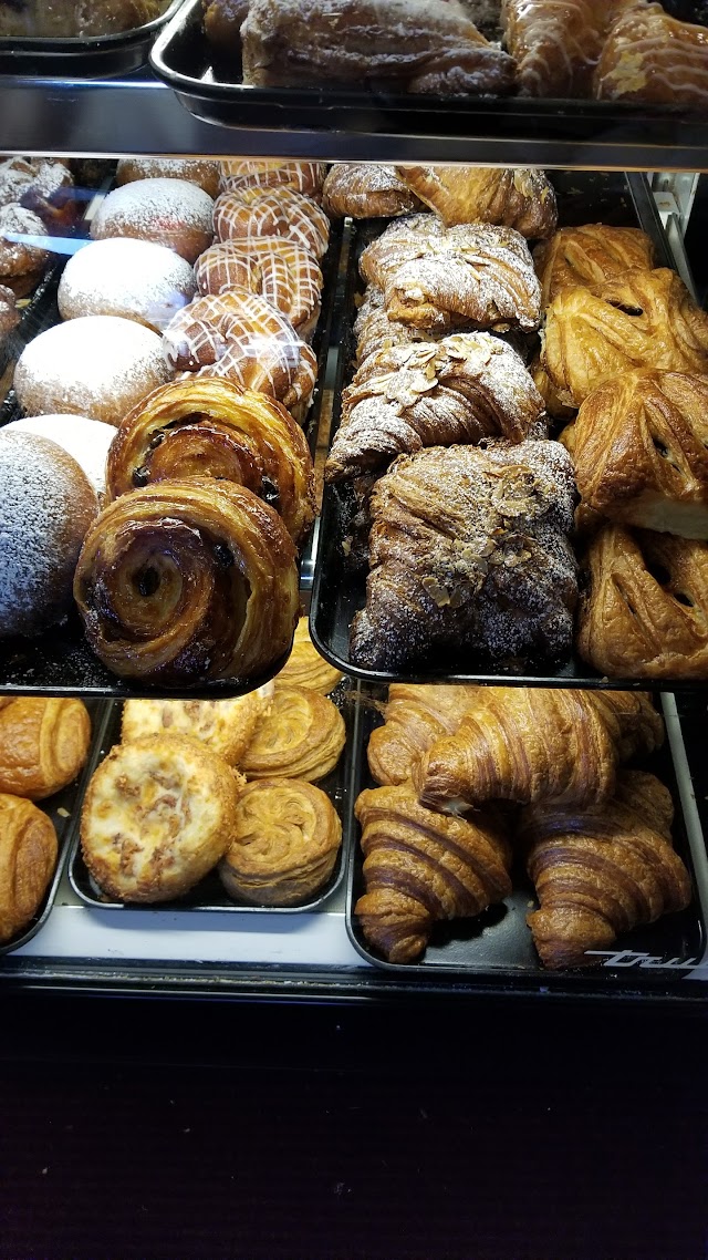 Mon Amie Bakery & Cafe