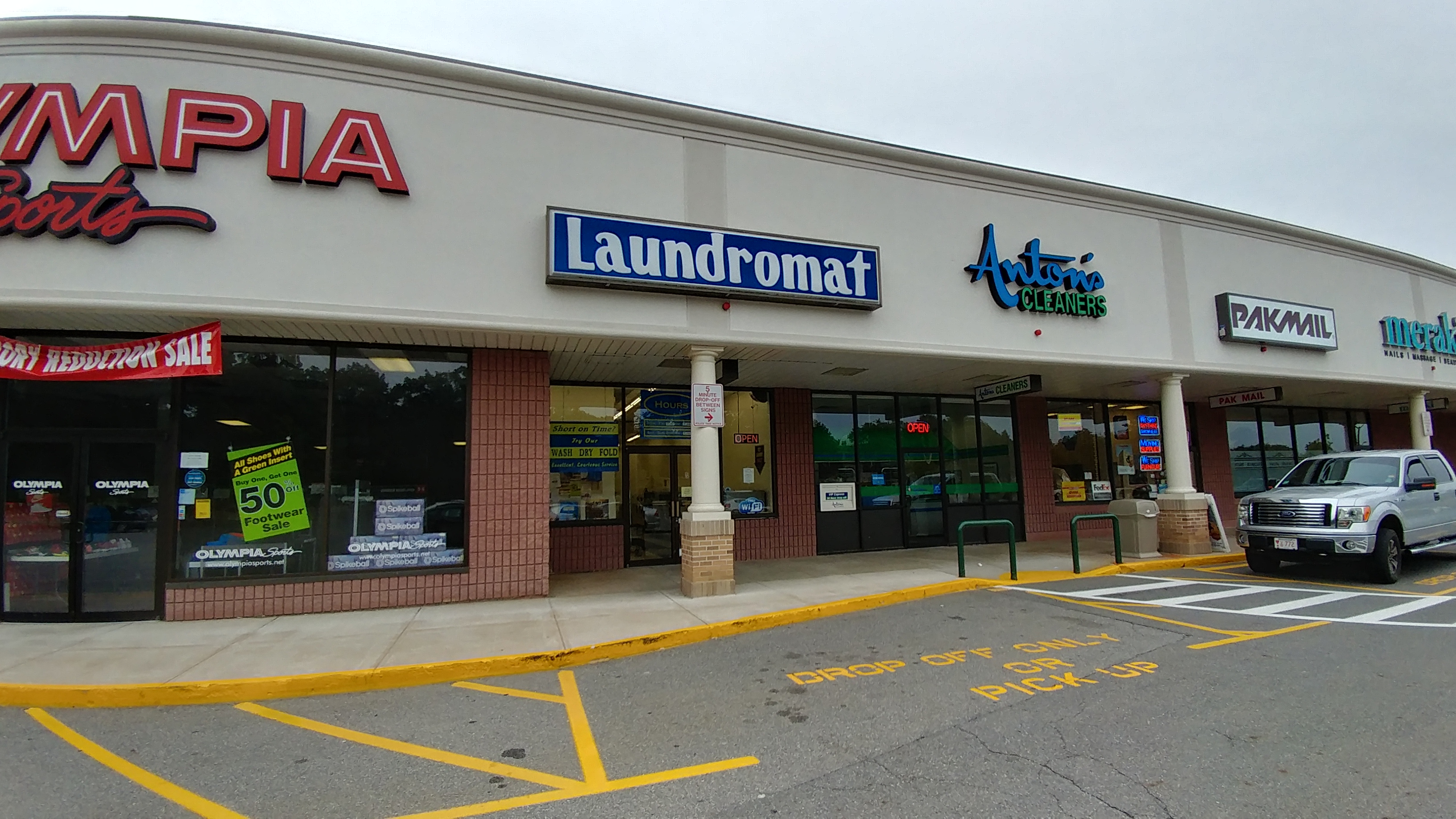 Port City Laundry facility with washing machines in Newburyport