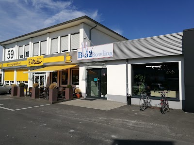 Photos of B-52 Bowling Gie&szlig;en